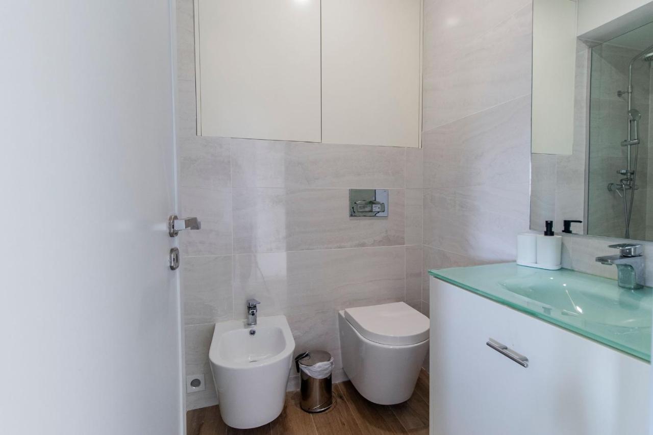 Downtown 1Br Apartment W/ Balcony By Lovelystay Porto Kültér fotó